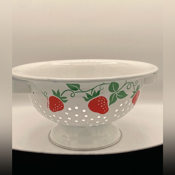 Vintage Colander, White with Red Strawberries by Teleflora 1983 - Picture 1 of 9
